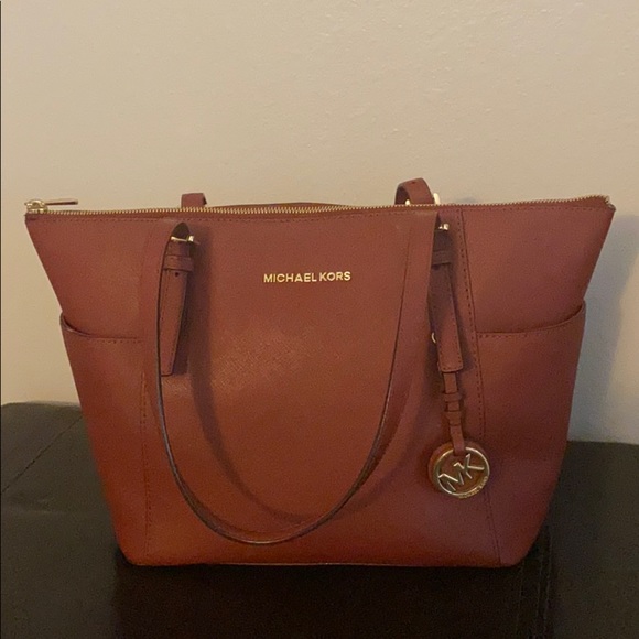 Michael Kors Jet Set Large Crossgrain Leather Tote - Picture 2 of 5